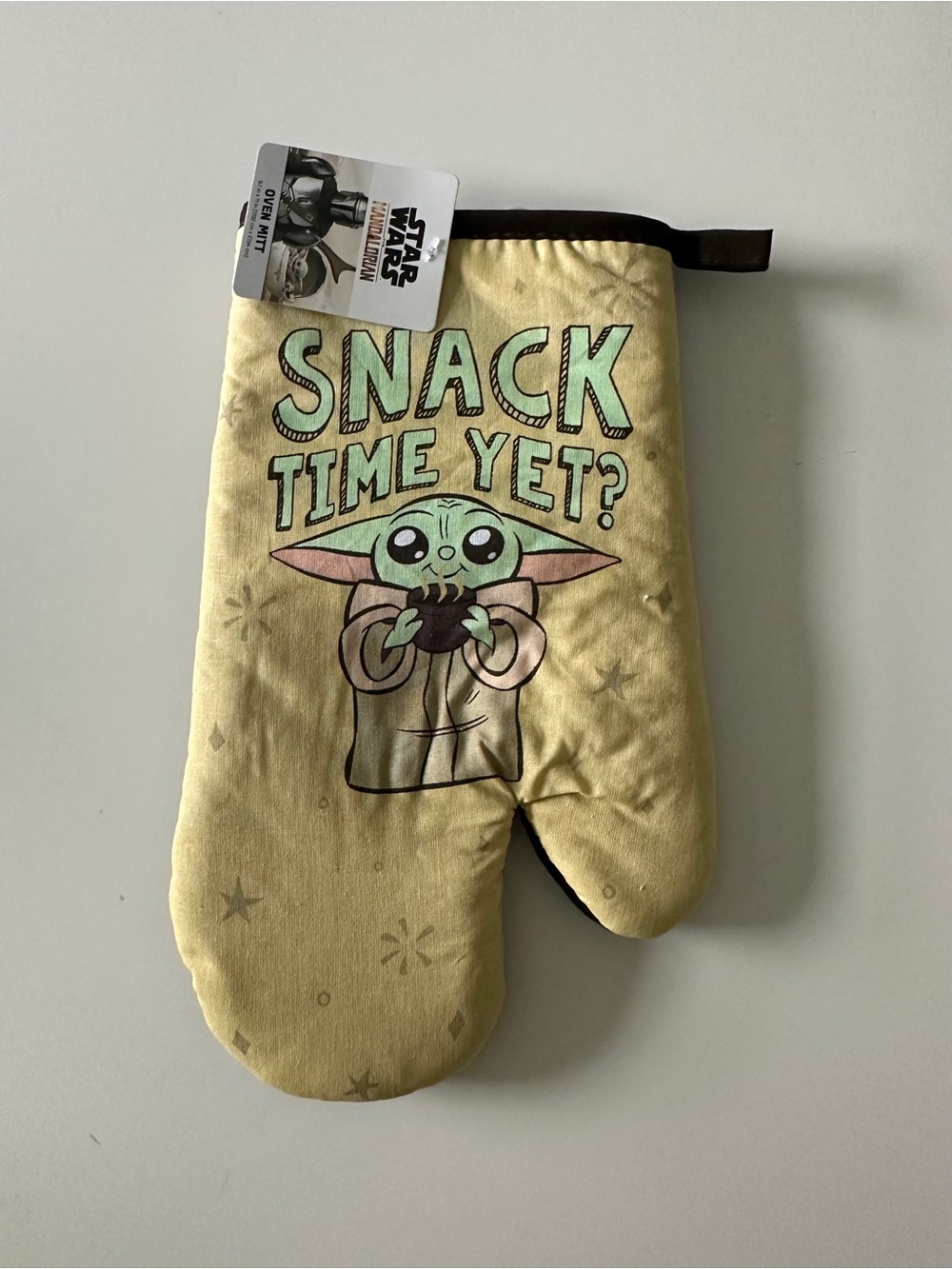 Star Wars The Mandalorian Quilted Oven Mitt Cream/Gray Interior “Snack Time Yet”